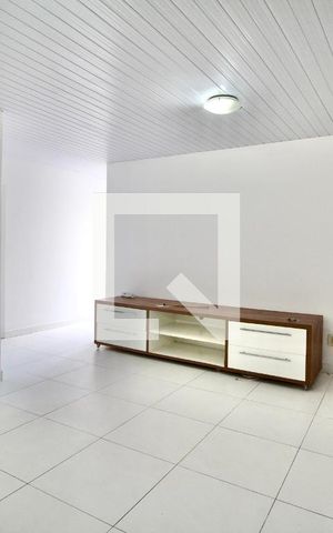 Casa para alugar com 82m², 2 quartos e 1 vaga Casa para alugar com 82m², 2 quartos e 1 vagaSala