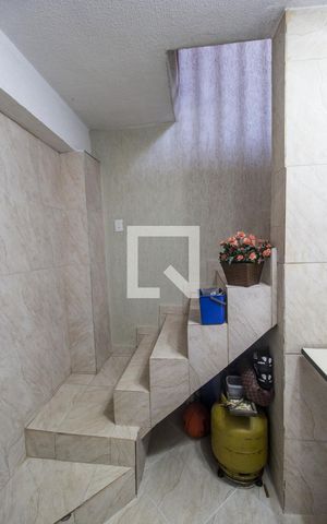 Casa à venda com 242m², 3 quartos e 2 vagasEscada