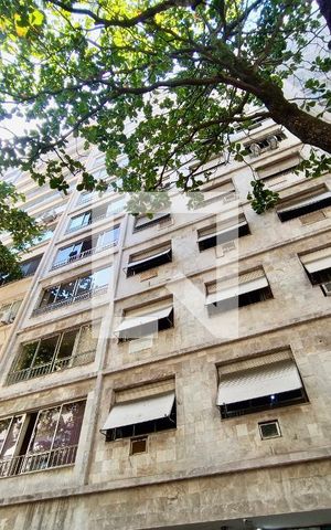 Apartamento à venda com 120m², 3 quartos e sem vaga Apartamento à venda com 120m², 3 quartos e sem vagaFachada com cartaz QA