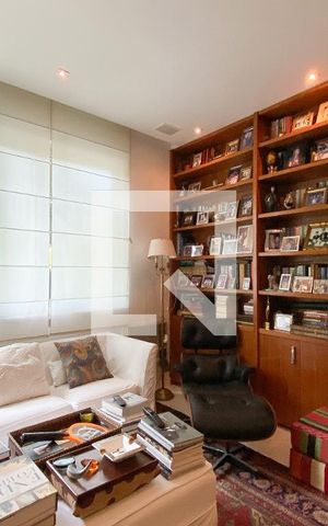 Apartamento à venda com 360m², 3 quartos e 3 vagas Apartamento à venda com 360m², 3 quartos e 3 vagasSala /Escritório