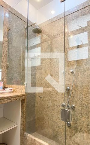 Apartamento à venda com 360m², 3 quartos e 3 vagas Apartamento à venda com 360m², 3 quartos e 3 vagasBanheiro da Suíte 1