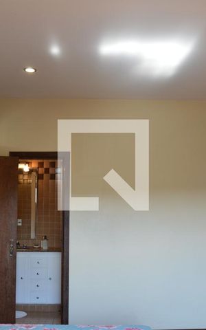 Casa à venda com 419m², 4 quartos e 4 vagasSuite