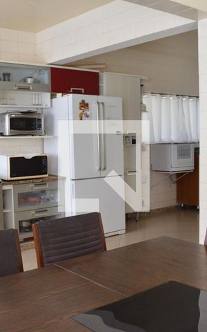 Casa à venda com 419m², 4 quartos e 4 vagasCozinha