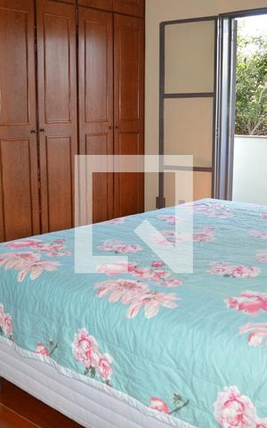 Casa à venda com 419m², 4 quartos e 4 vagasSuite