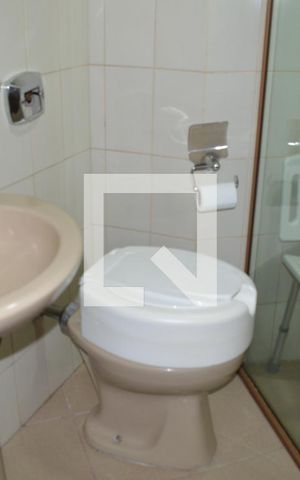 Casa à venda com 419m², 4 quartos e 4 vagasBanheiro de serviço