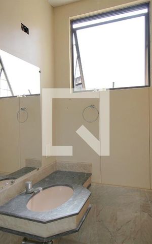 Apartamento à venda com 330m², 5 quartos e 2 vagasBanheiro da Suíte 1