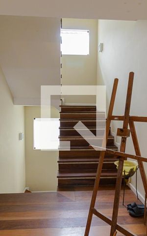 Casa de condomínio à venda com 440m², 4 quartos e 4 vagas Casa de condomínio à venda com 440m², 4 quartos e 4 vagasCorredor