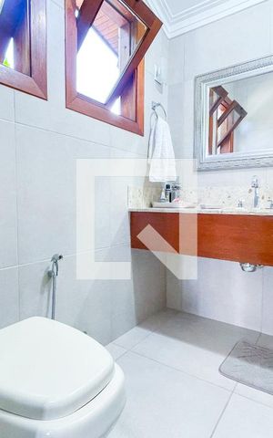 Casa à venda com 620m², 4 quartos e 6 vagas Casa à venda com 620m², 4 quartos e 6 vagasBanheiro da Suíte 1