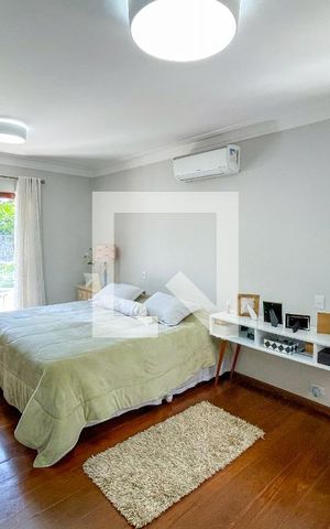 Casa à venda com 620m², 4 quartos e 6 vagas Casa à venda com 620m², 4 quartos e 6 vagasSuíte principal