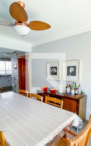 Casa à venda com 620m², 4 quartos e 6 vagas Casa à venda com 620m², 4 quartos e 6 vagasCozinha