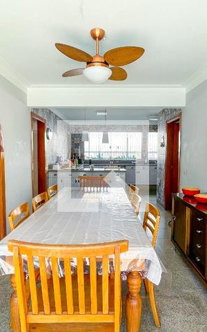 Casa à venda com 620m², 4 quartos e 6 vagas Casa à venda com 620m², 4 quartos e 6 vagasCozinha