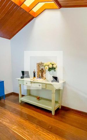 Casa à venda com 620m², 4 quartos e 6 vagas Casa à venda com 620m², 4 quartos e 6 vagasAntessala