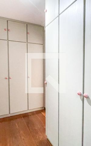Casa à venda com 620m², 4 quartos e 6 vagas Casa à venda com 620m², 4 quartos e 6 vagasCloset da suíte 3