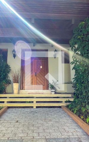Casa à venda com 620m², 4 quartos e 6 vagas Casa à venda com 620m², 4 quartos e 6 vagasEntrada