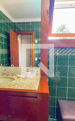 Casa à venda com 620m², 4 quartos e 6 vagas Casa à venda com 620m², 4 quartos e 6 vagasBanheiro da Suíte 2