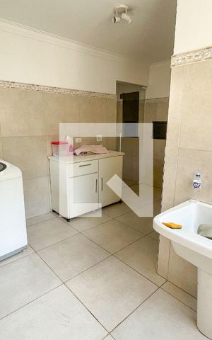 Casa à venda com 620m², 4 quartos e 6 vagas Casa à venda com 620m², 4 quartos e 6 vagasLavanderia
