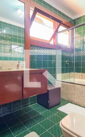 Casa à venda com 620m², 4 quartos e 6 vagas Casa à venda com 620m², 4 quartos e 6 vagasBanheiro da Suíte 2