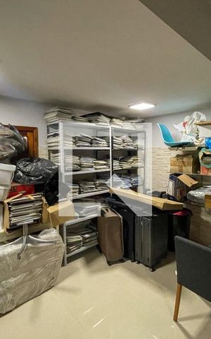 Casa à venda com 620m², 4 quartos e 6 vagas Casa à venda com 620m², 4 quartos e 6 vagasEscritório