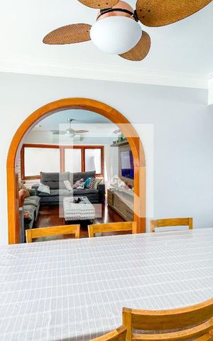 Casa à venda com 620m², 4 quartos e 6 vagas Casa à venda com 620m², 4 quartos e 6 vagasCozinha