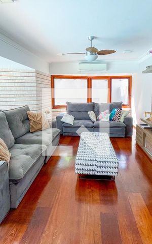 Casa à venda com 620m², 4 quartos e 6 vagas Casa à venda com 620m², 4 quartos e 6 vagasSala de TV