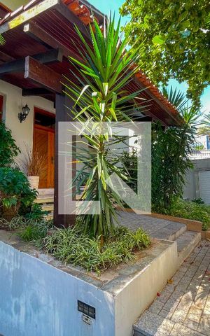Casa à venda com 620m², 4 quartos e 6 vagas Casa à venda com 620m², 4 quartos e 6 vagasQuintal