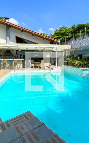 Casa à venda com 620m², 4 quartos e 6 vagas Casa à venda com 620m², 4 quartos e 6 vagasPiscina