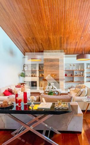 Casa à venda com 620m², 4 quartos e 6 vagas Casa à venda com 620m², 4 quartos e 6 vagasSala