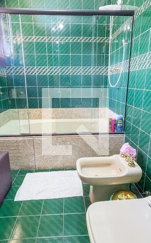 Casa à venda com 620m², 4 quartos e 6 vagas Casa à venda com 620m², 4 quartos e 6 vagasBanheiro da Suíte 2