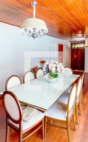 Casa à venda com 620m², 4 quartos e 6 vagas Casa à venda com 620m², 4 quartos e 6 vagasSala de Jantar