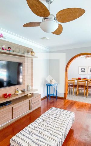 Casa à venda com 620m², 4 quartos e 6 vagas Casa à venda com 620m², 4 quartos e 6 vagasSala de TV