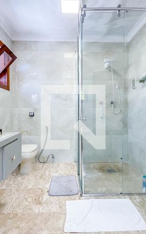 Casa à venda com 620m², 4 quartos e 6 vagas Casa à venda com 620m², 4 quartos e 6 vagasBanheiro da Suíte principal