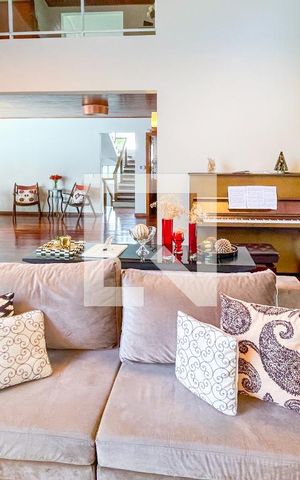 Casa à venda com 620m², 4 quartos e 6 vagas Casa à venda com 620m², 4 quartos e 6 vagasSala