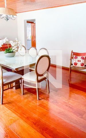 Casa à venda com 620m², 4 quartos e 6 vagas Casa à venda com 620m², 4 quartos e 6 vagasSala de Jantar