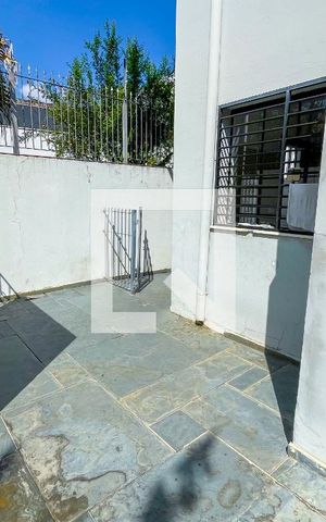 Casa à venda com 620m², 4 quartos e 6 vagas Casa à venda com 620m², 4 quartos e 6 vagasQuintal