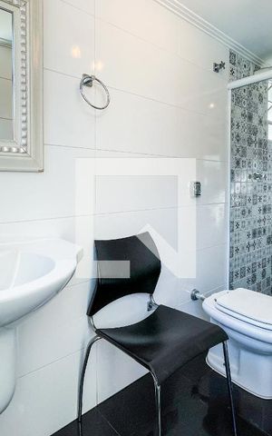 Casa à venda com 620m², 4 quartos e 6 vagas Casa à venda com 620m², 4 quartos e 6 vagasBanheiro