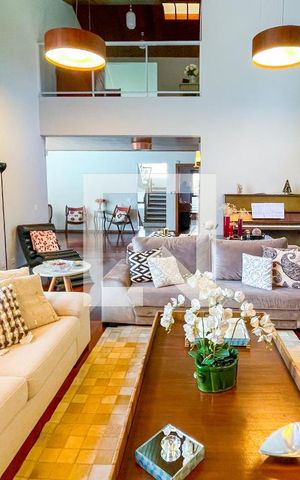 Casa à venda com 620m², 4 quartos e 6 vagas Casa à venda com 620m², 4 quartos e 6 vagasSala