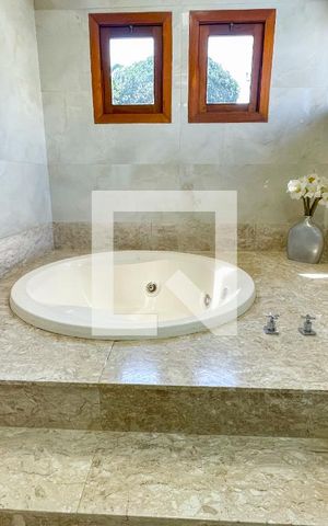 Casa à venda com 620m², 4 quartos e 6 vagas Casa à venda com 620m², 4 quartos e 6 vagasBanheiro da Suíte principal
