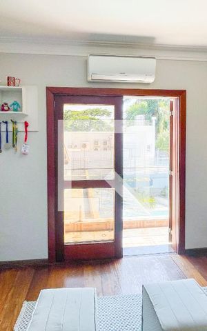 Casa à venda com 620m², 4 quartos e 6 vagas Casa à venda com 620m², 4 quartos e 6 vagasSuíte 2