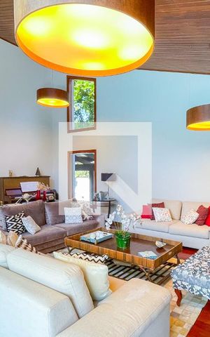 Casa à venda com 620m², 4 quartos e 6 vagas Casa à venda com 620m², 4 quartos e 6 vagasSala