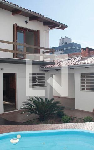Casa à venda com 224m², 3 quartos e 3 vagasPátio