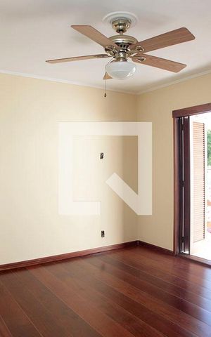 Casa à venda com 224m², 3 quartos e 3 vagasQuarto 1 Suíte