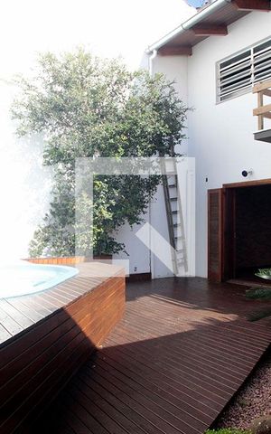 Casa à venda com 224m², 3 quartos e 3 vagasPátio