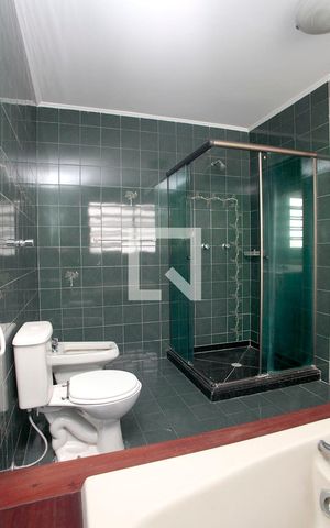 Casa à venda com 224m², 3 quartos e 3 vagasBanheiro Quarto 1 Suíte