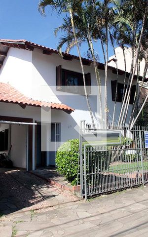 Casa à venda com 224m², 3 quartos e 3 vagasFachada