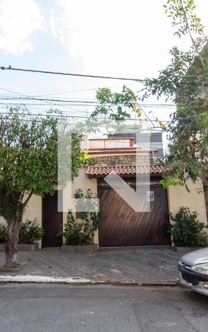 Casa à venda com 395m², 6 quartos e 4 vagas Casa à venda com 395m², 6 quartos e 4 vagasFachada