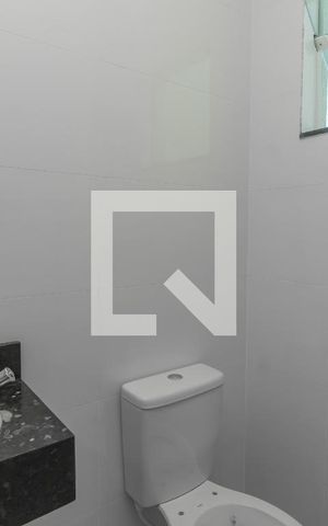Casa de condomínio à venda com 80m², 2 quartos e 1 vaga Casa de condomínio à venda com 80m², 2 quartos e 1 vagaBanheiro da área de serviço