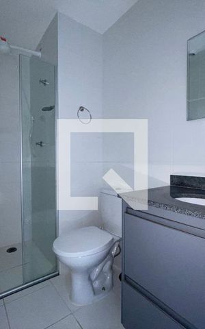 Apartamento para alugar com 33m², 2 quartos e sem vaga Apartamento para alugar com 33m², 2 quartos e sem vagaBanheiro Social