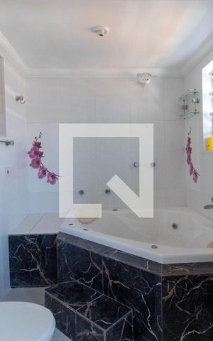 Casa para alugar com 130m², 2 quartos e 1 vaga Casa para alugar com 130m², 2 quartos e 1 vagaBanheiro da Suíte