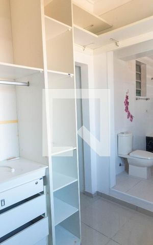 Casa para alugar com 130m², 2 quartos e 1 vaga Casa para alugar com 130m², 2 quartos e 1 vagaCloset da suíte