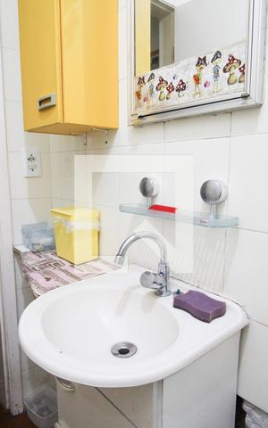 Casa à venda com 480m², 3 quartos e 6 vagas Casa à venda com 480m², 3 quartos e 6 vagasBanheiro de serviço
